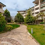 за гости затворен комплекс емералд Appartement Ravda