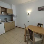за гости затворен комплекс емералд Appartement Ravda