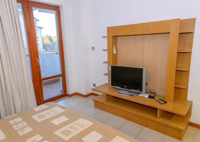 Apartment за гости затворен комплекс емералд