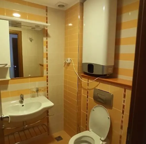 за гости затворен комплекс емералд Apartment Ravda