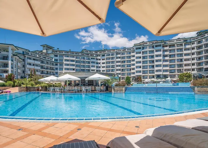 за гости затворен комплекс емералд Apartment Ravda