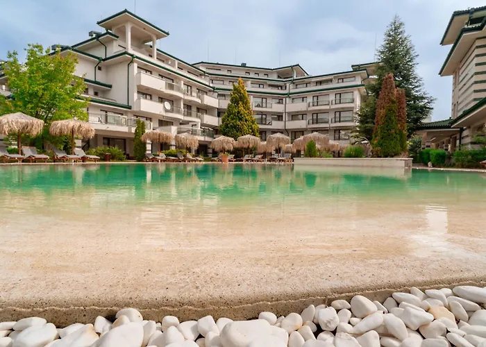 за гости затворен комплекс емералд * Ravda