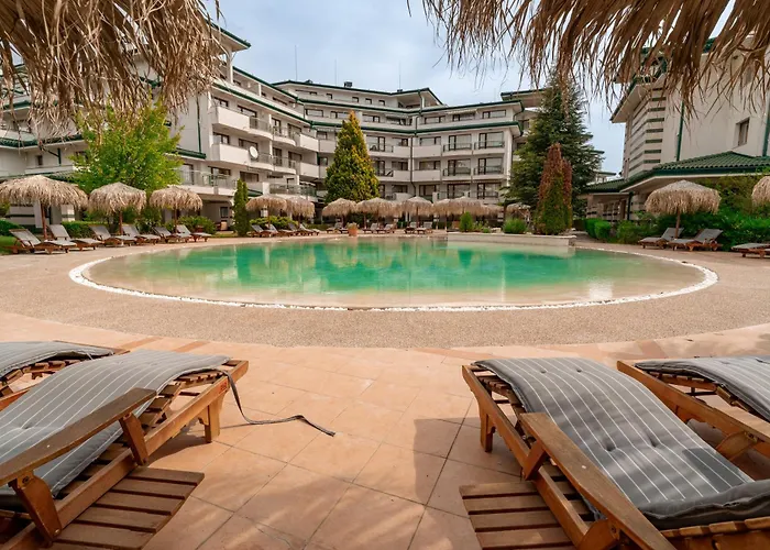 за гости затворен комплекс емералд Apartment *