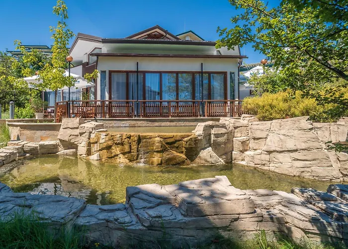 за гости затворен комплекс емералд * Ravda