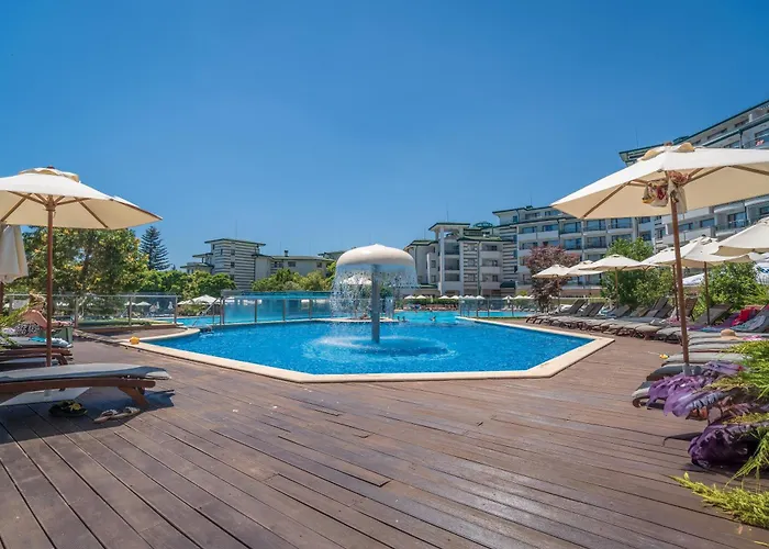 за гости затворен комплекс емералд Apartment