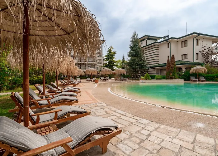 за гости затворен комплекс емералд Apartment *