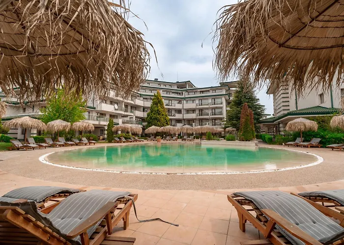 за гости затворен комплекс емералд