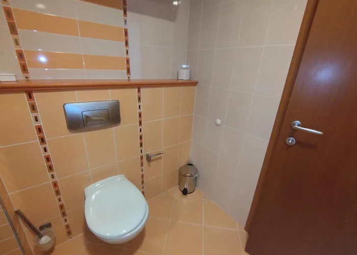 за гости затворен комплекс емералд * Ravda