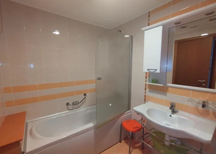 за гости затворен комплекс емералд *