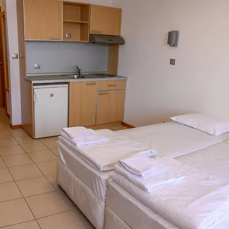 Апартамент за гости затворен комплекс Равда