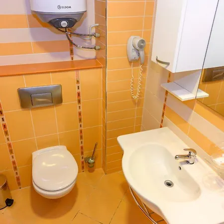 за гости затворен комплекс *