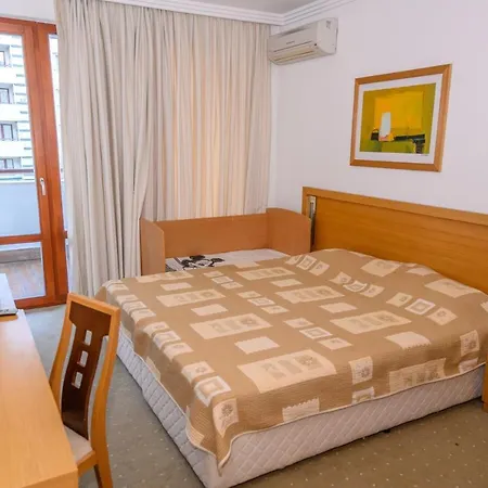 за гости затворен комплекс * Равда