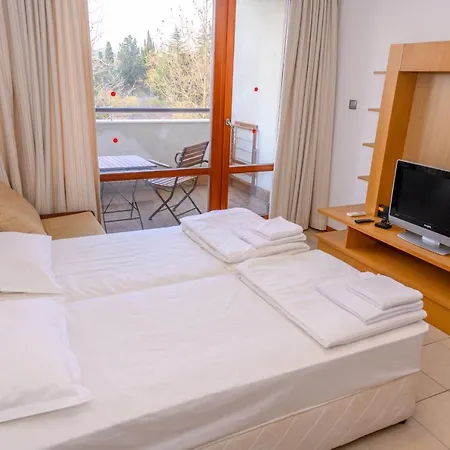 за гости затворен комплекс * Равда