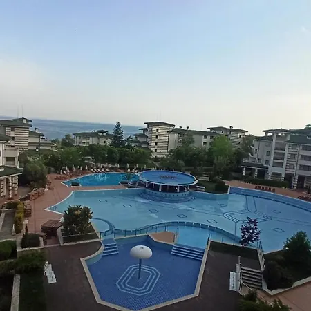 за гости затворен комплекс