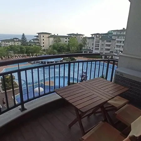 за гости затворен комплекс Апартамент Равда