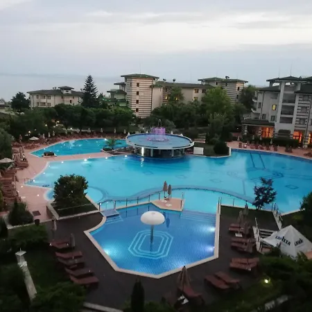 за гости затворен комплекс Апартамент