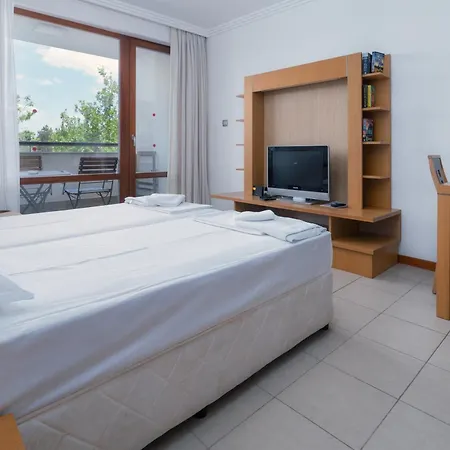 за гости затворен комплекс *