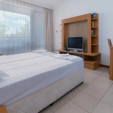 за гости затворен комплекс * Равда