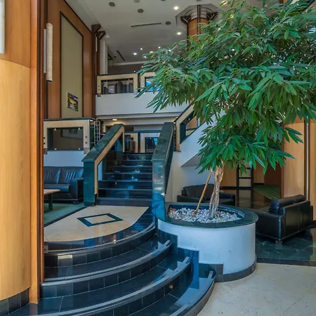 за гости затворен комплекс * Равда