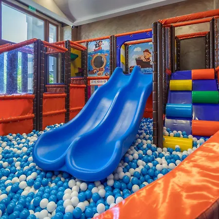 за гости затворен комплекс