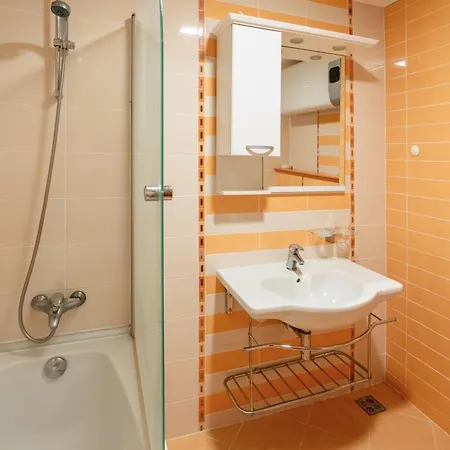 за гости затворен комплекс Равда