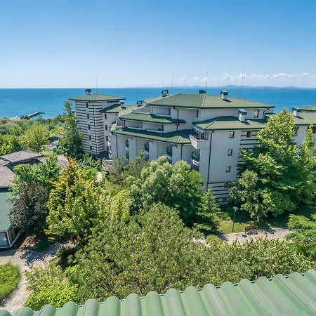 за гости затворен комплекс *