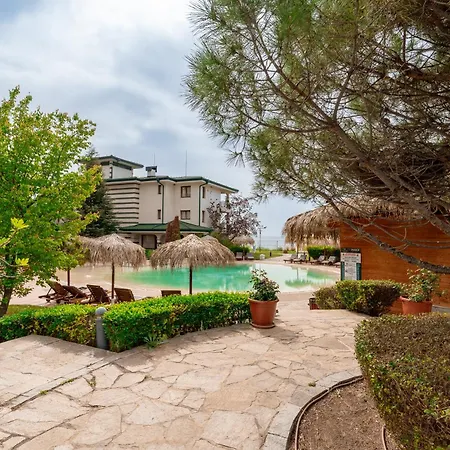 за гости затворен комплекс Равда