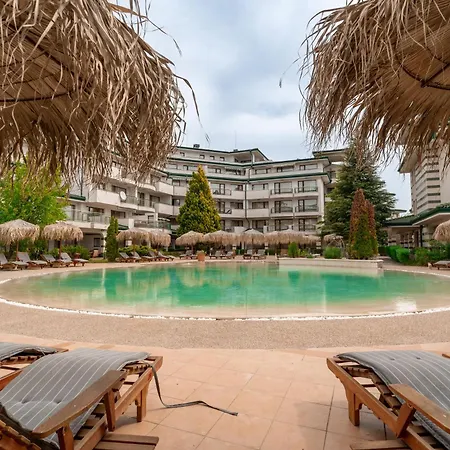 за гости затворен комплекс