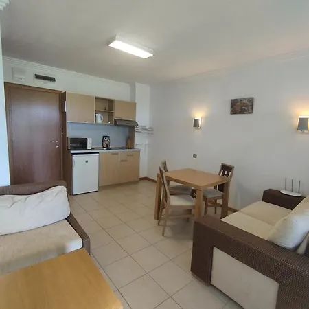 за гости затворен комплекс *