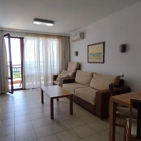 за гости затворен комплекс емералд Apartment