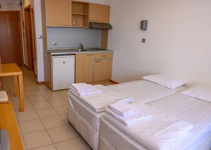 Apartmán за гости затворен комплекс емералд Ravda