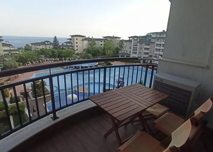 за гости затворен комплекс емералд Apartmán Ravda