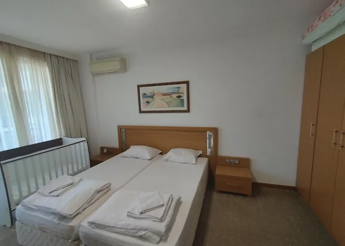 за гости затворен комплекс емералд Apartmán Ravda