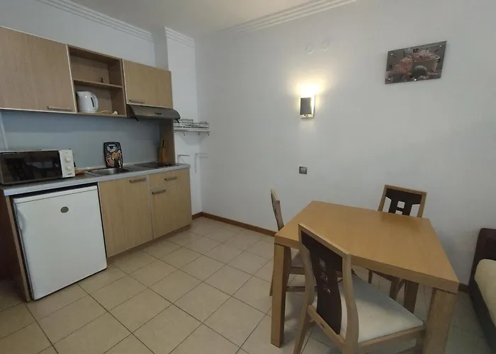 за гости затворен комплекс емералд Apartmán Ravda